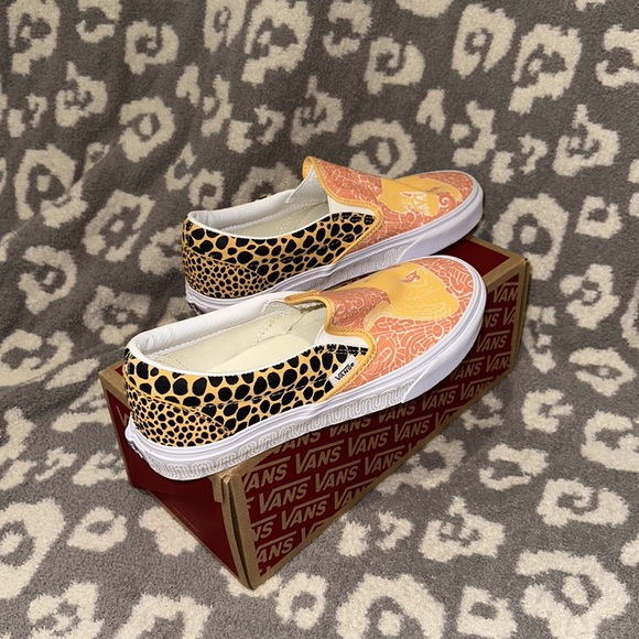 Vans Classic Slip-on Sneakers in Jaguar 🐆 and True White New 😍🐆☀️ - Picture 16 of 17